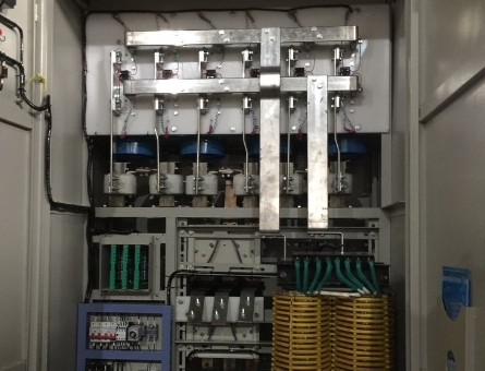 進相器是一種用于改善三相異步電動機功率因數的電力電子設備